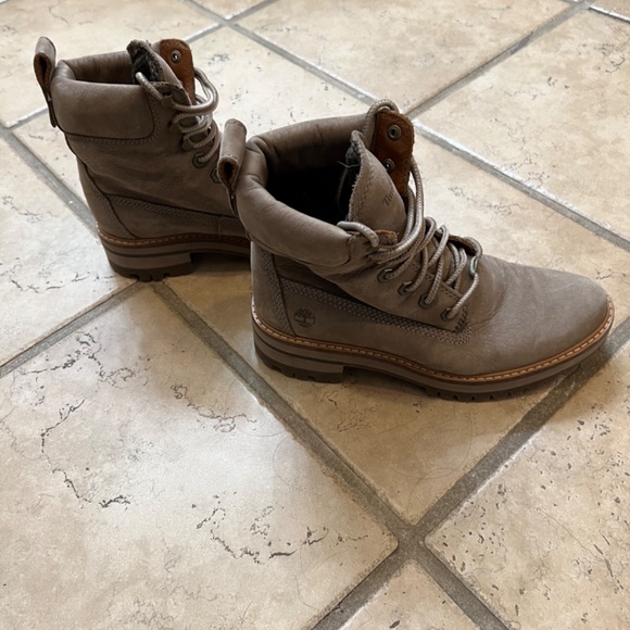 Women’s Timberland Boots 6.5 - Picture 4 of 6